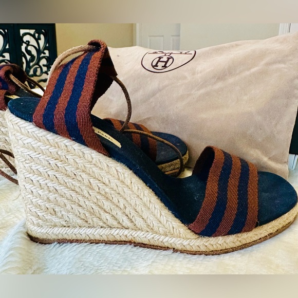 Hermes Leather Knot Wedge Sandals - Picture 3 of 16